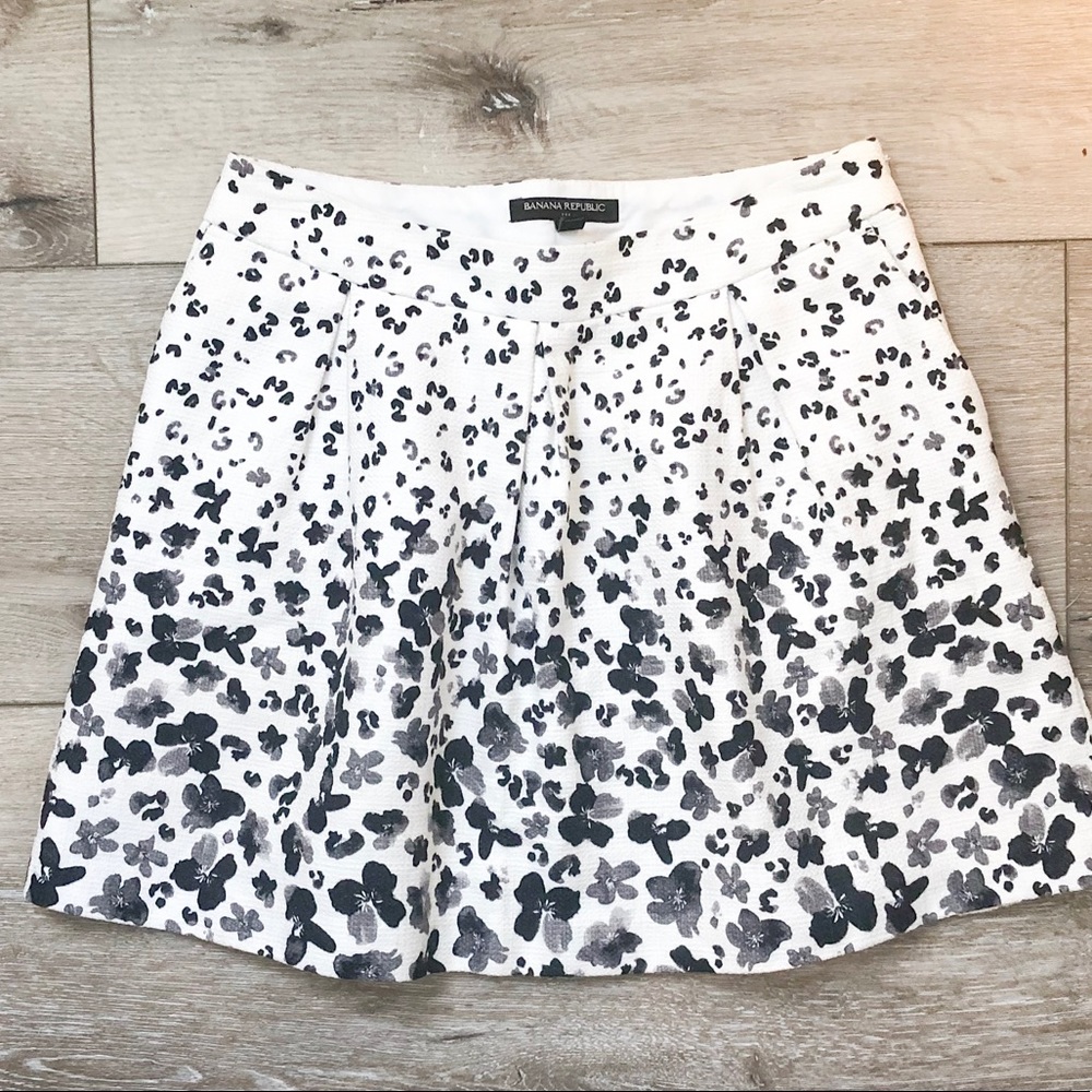 💙Banana Republic Flower Skirt